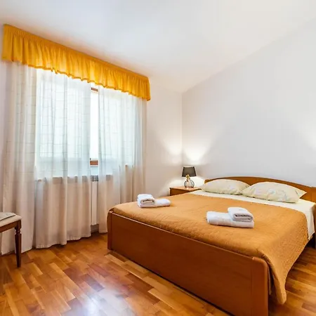 Family-friendly With Swimming Pool Krnica, Marcana - 7357 קרניצה