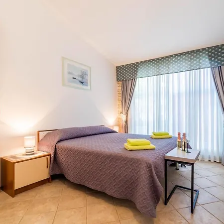 דירה Family-friendly With Swimming Pool Krnica, Marcana - 7357 קרניצה