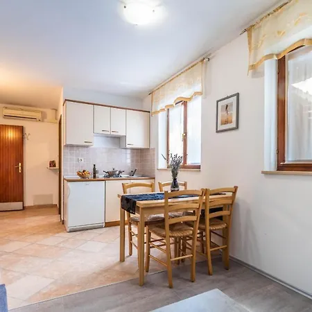 דירה Family-friendly With Swimming Pool Krnica, Marcana - 7357 קרניצה