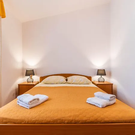 Family-friendly With Swimming Pool Krnica, Marcana - 7357 Daire *